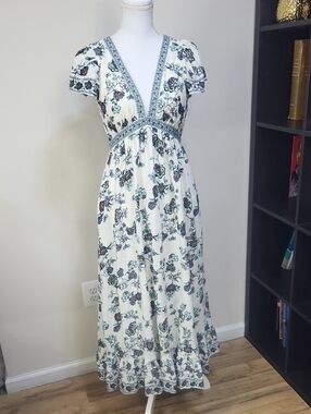 MAX STUDIO Boho V-Neck Flutter Sleeve White Floral Maxi Dress
